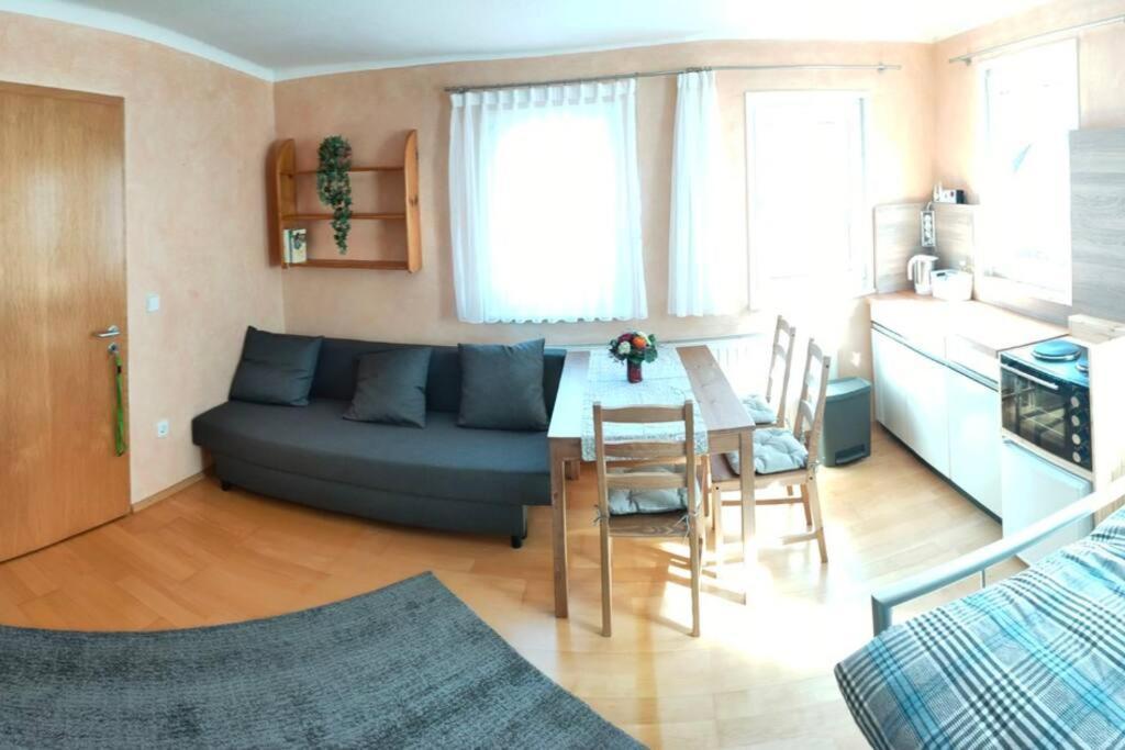 Zentrale & Ruhige Ferienwohnung Mössingen Esterno foto