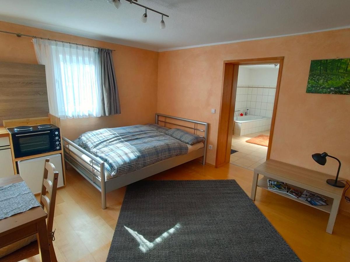 Zentrale & Ruhige Ferienwohnung Mössingen Esterno foto